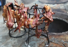 烤羊肉檢出持久性有機(jī)污染物,去這家美食音樂餐廳聽聽音樂吧!|新疆-測客